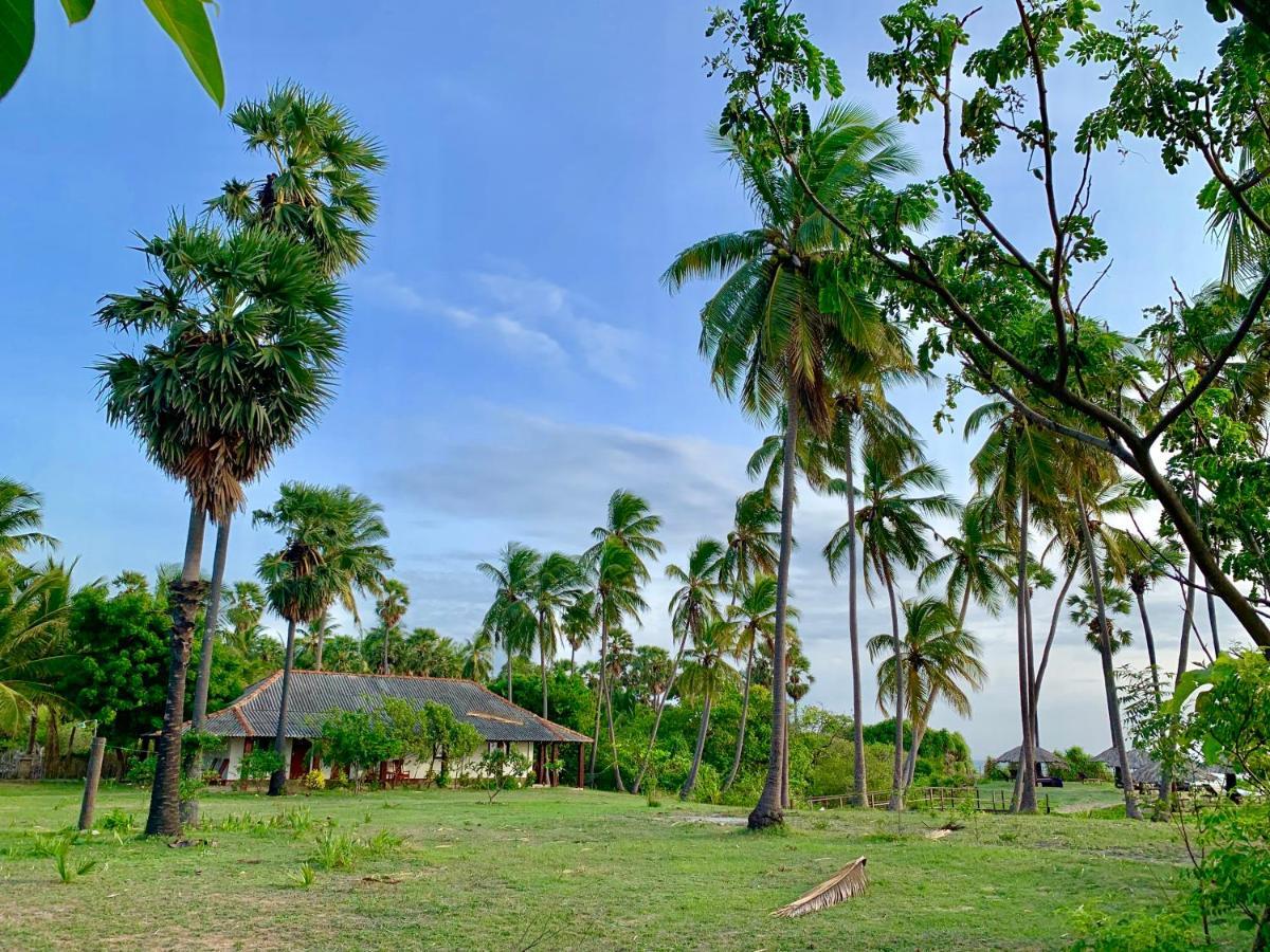108 Palms Beach Resort Trincomalee Eksteriør billede
