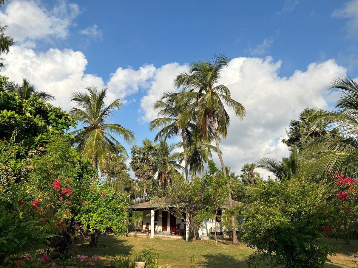 108 Palms Beach Resort Trincomalee Eksteriør billede