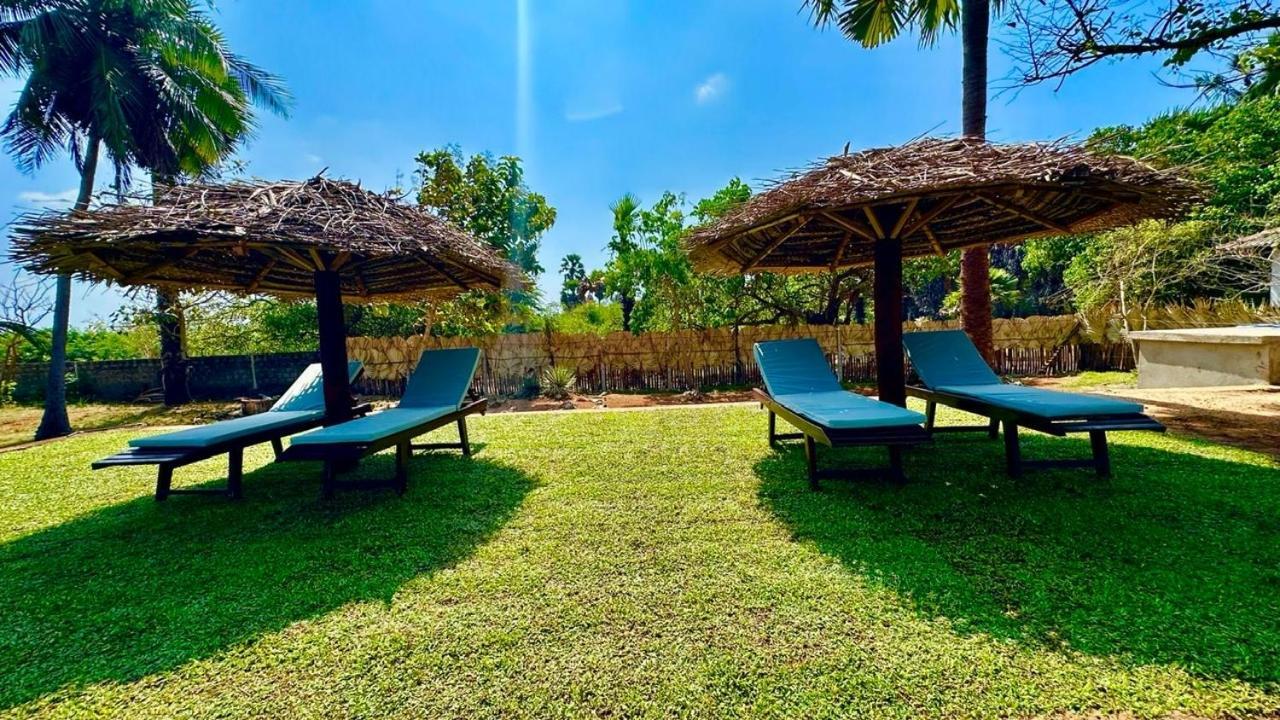 108 Palms Beach Resort Trincomalee Eksteriør billede