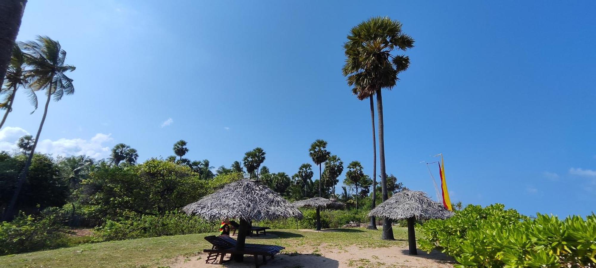 108 Palms Beach Resort Trincomalee Eksteriør billede