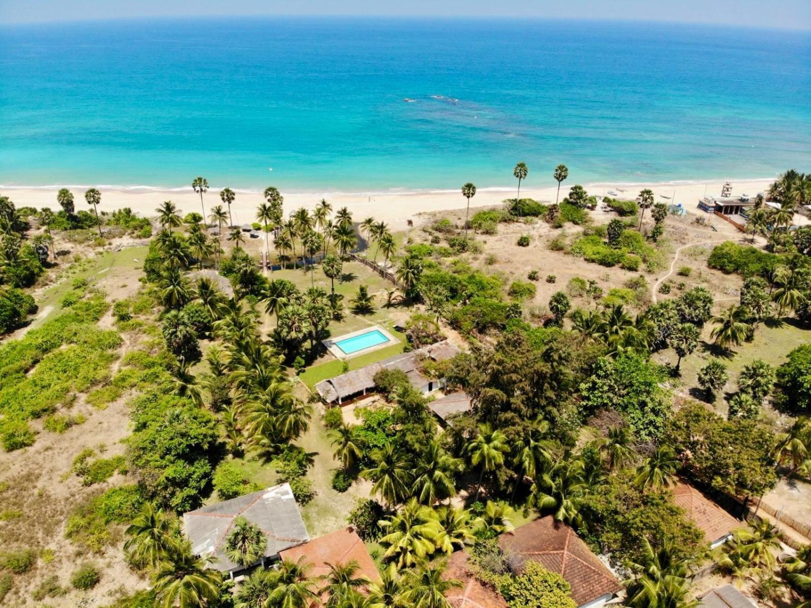 108 Palms Beach Resort Trincomalee Eksteriør billede