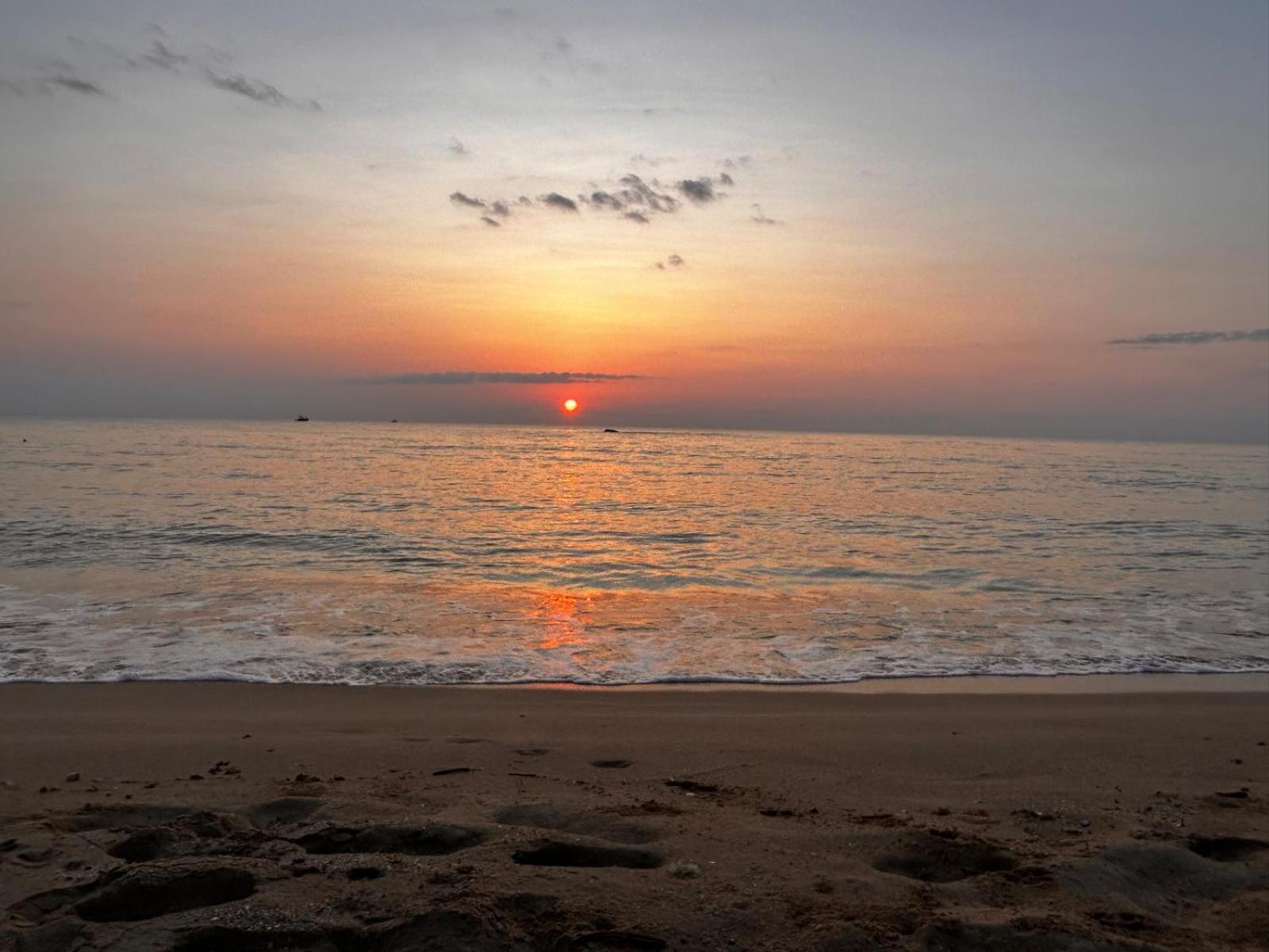 108 Palms Beach Resort Trincomalee Eksteriør billede